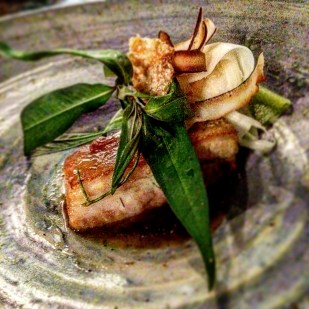 Jungle curry of wild ginger pork with crackling